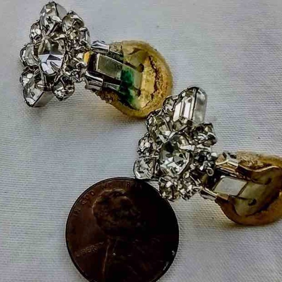 Vintage Sixties Clear Chunky Rhinestone Clip-back/ Clip-on Sparkle Earrings - Picture 3 of 3